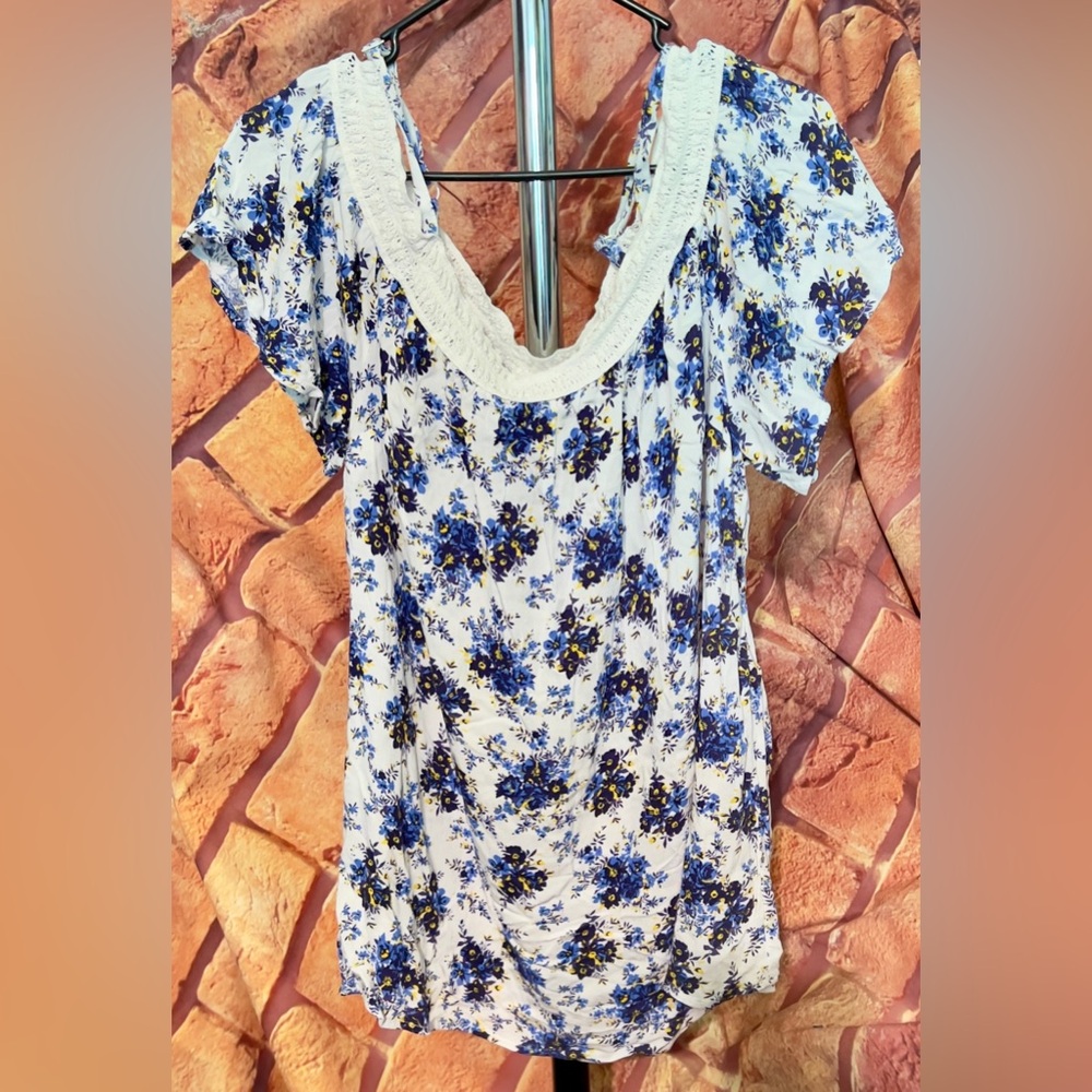 Torrid 3 top, cold shoulder